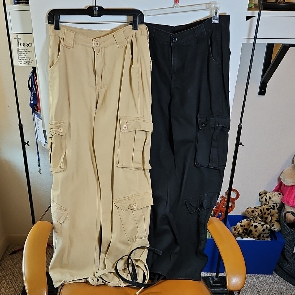 Stylish Women's Cargo Pants - Black and Tan